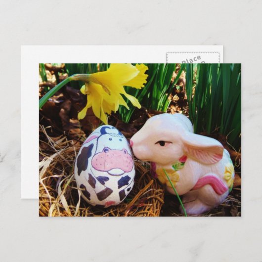 イースターバニーキスをするカウエッグホリデーポストカード シーズンポストカード (正面/裏面)