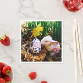 イースターバニーキスをするカウエッグ紙 スタンダードカクテルナプキン (インサイチュ)