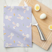 イースターバニーズアンドキャロツラベンダー春 キッチンタオル (四つ折り)