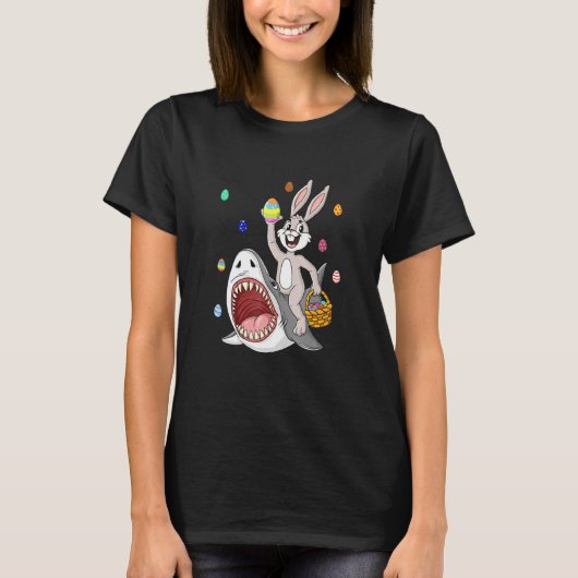 イースターバニー乗おもしろいりサメ卵バスケット男の子G Tシャツ (正面)