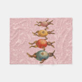 イースターバニー踊り卵 フリースブランケット (正面(横))