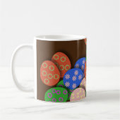イースターパターン(の模様が)ある卵 コーヒーマグカップ (左)