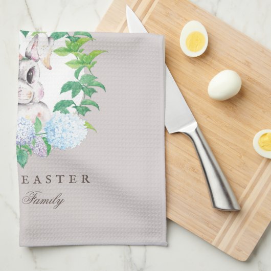 イースターパーソナライズされたバニーフローラリース キッチンタオル (四つ折り)