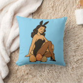 イースターピンアップ – 官能的なバニーガールとヴィンテージCh クッション (ブランケット)