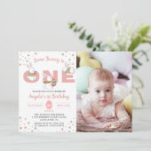 イースターピンクSome Bunny First誕生日写真 招待状 (スタンド正面)