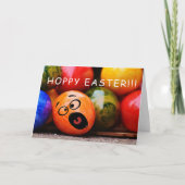 イースターホップの豊富なおもしろいな染められたイースターエッグ シーズンカード (正面)