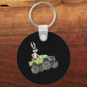 イースターラビットライディングモンスタートラックおもしろい少年少女 キーホルダー (正面)