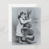 イースター旧式な郵便はがきの巨大なウサギの女の子キャンデー シーズンポストカード (正面/裏面)