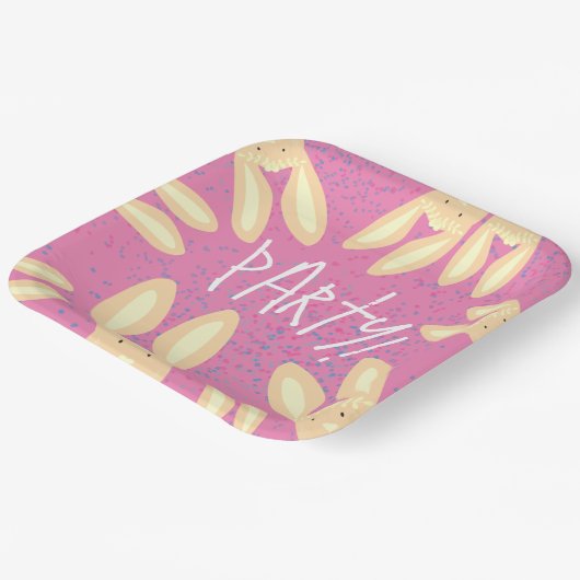 イースター誕生日おもしろいバニーパステルピンクドットパーティー ペーパープレート (傾斜あり)