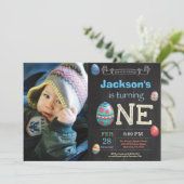 イースター誕生日ボーイイースター卵の最初の1日 招待状 (スタンド正面)