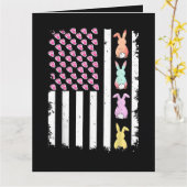 イースター デーのアメリカのウサギ付き国旗 カード (黄色い花)