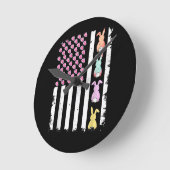 イースター デーのアメリカのウサギ付き国旗 ラウンド壁時計 (傾斜)