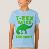 イースターTレックスは卵の狩りのバスケットの詰め物のギフトを憎みます Tシャツ (正面)