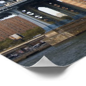 イーストリバーに架かるマンハッタン橋 ポスター (角)