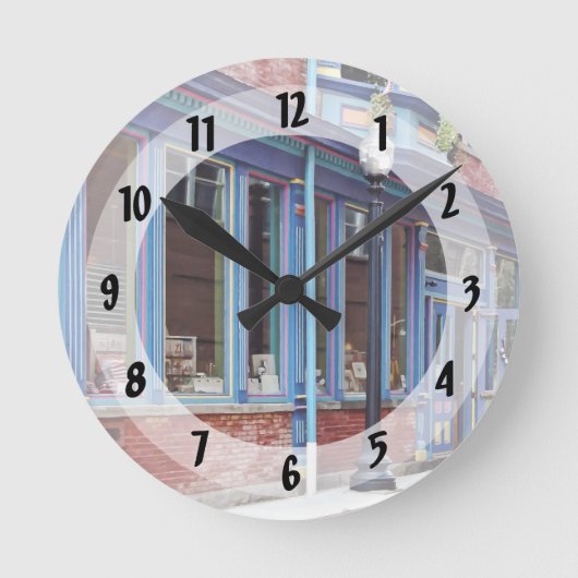イーストンPA -通りとオープンドア ラウンド壁時計 (正面)