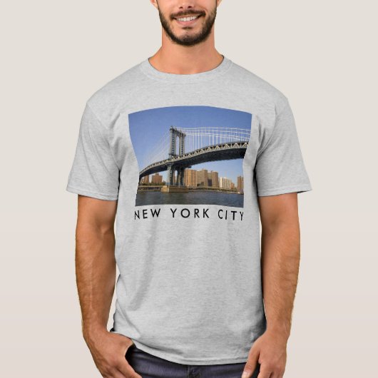 イースト川のマンハッタン橋 | ニューヨーク市 Tシャツ (正面)