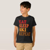 イート スリープ スキー リピート 冬の山 スキーロッジ Tシャツ (正面フル)