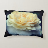 イ淡い色のエローローズイン開花 アクセントクッション (裏面)