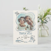 ウィスキカルでファンキーな手描きの結婚式写真 サンキューカード (スタンド正面)