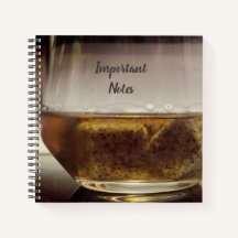 ウィスキーの冷たいグラス