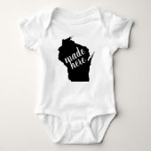 ウィスコンシンはここに作りました ベビーボディスーツ (正面)