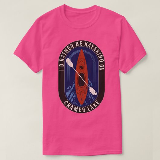 ウィスコンシン州のクラマー湖でカヤックをしている Tシャツ (デザイン正面)