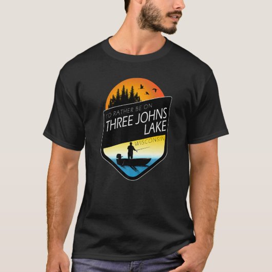 ウィスコンシン州スリージョンズレイクで釣りをしてる方がマシ Tシャツ (正面)