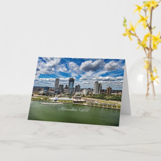 ウィスコンシン州ミルウォーキーの街並み写真 カード (黄色い花)