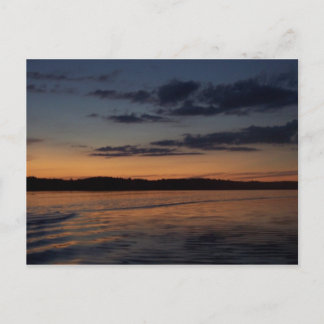 ウィスコンシン州北部の湖に沈む夏の夕日 ポストカード