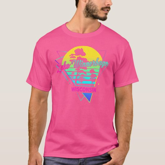 ウィスコンシン州 アメリカ レトロな湖 ウィネベーゴ Tシャツ (正面)