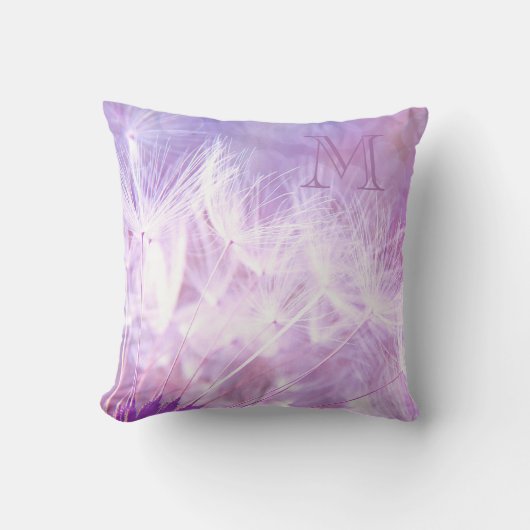 ウィスピーホワイトフルフスパープルイニシャル装飾用クッション クッション (正面)