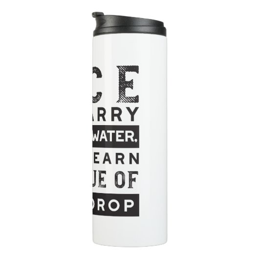 ウィズダム引用文デザイン – すべてのドロップの価値 タンブラー (回転右)