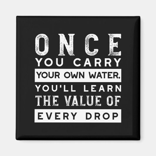 ウィズダム引用文デザイン – すべてのドロップの価値 マグネット (正面)