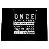 ウィズダム引用文デザイン – すべてのドロップの価値 ラージペーパーバッグ (正面)