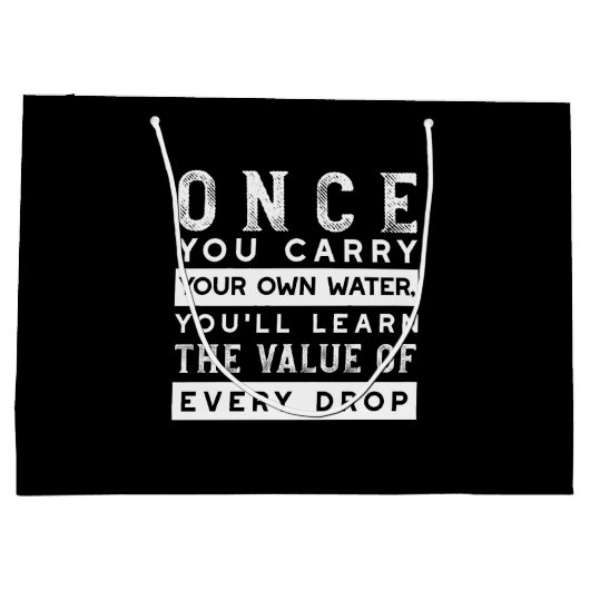 ウィズダム引用文デザイン – すべてのドロップの価値 ラージペーパーバッグ (裏面)