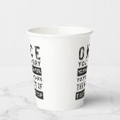 ウィズダム引用文デザイン – すべてのドロップの価値 紙コップ (左)