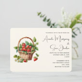 ウィッカーバスケットに入ったフレッシュ結婚イチゴ 招待状 (スタンド正面)