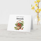 ウィッカーバスケットに入った新鮮なイチゴ誕生日 カード (黄色い花)