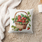 ウィッカーバスケットに入った新鮮なイチゴ クッション (ブランケット)