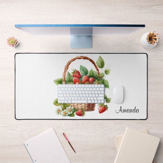 ウィッカーバスケットに入った新鮮なイチゴ デスクマット (オフィス1)