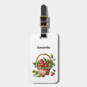 ウィッカーバスケットに入った新鮮なイチゴ ラゲッジタグ (正面縦)