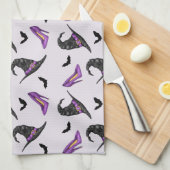 ウィッチハット薄紫ヒールとこうもりハロウィーンパターン キッチンタオル (四つ折り)