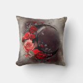 ウィッチリー | ゴシック風の赤いバラが咲く三日月 クッション (正面)