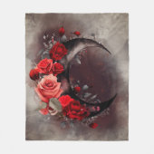 ウィッチリー | ゴシック風の赤いバラが咲く三日月 フリースブランケット (正面)