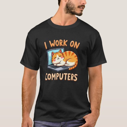 ウィットに富んだ猫 私はコンピューターで仕事をする Tシャツ (正面)