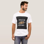 ウィットのある電気技師の抵抗パロディ: 自分で抵抗 Tシャツ (正面フル)