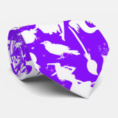 ウィッ飛んでいるチ柄ホワイトBパープルBG ネクタイ (ロール)