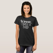 ウィニーは子どもの匂いを嗅ぐ Tシャツ (正面フル)
