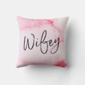 ウィフィーの手でレタリングされたピンクの水の色の枕 クッション (裏面)