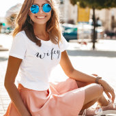 ウィフィーモダンブラックスクリプトホワイトウォンズ Tシャツ